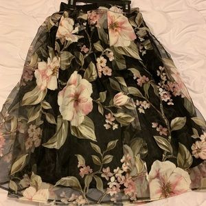 Skirt up to the knees